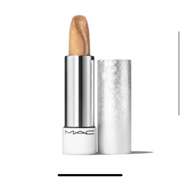 Mac Fizzy Feels Lip Balm Review & Swatches | TikTok MAC FIZZY FEELS LIP BALM
Shade: Taste for bubbles
Limited edition